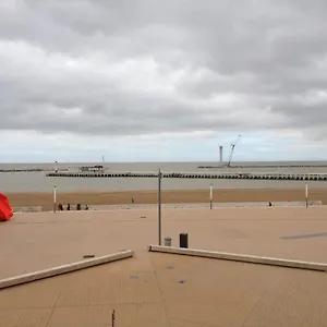 https://luxe-appartement-zeezicht-garage-en-topligging.ostend-hotel.net